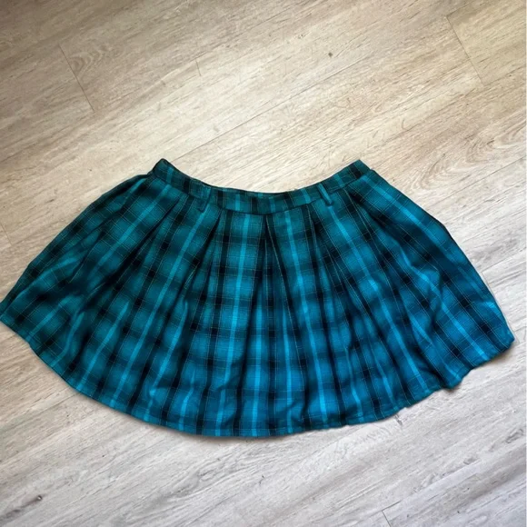 Vintage Y2K Hot Top Plaid School Girl Skirt - Picture 2 of 9